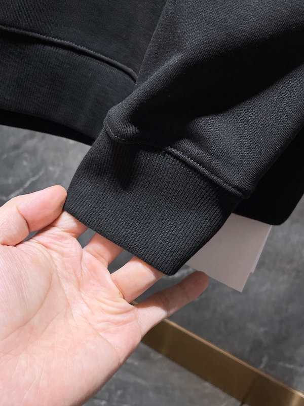 ブランドパーカー着用イメージ